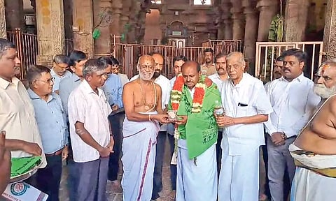Union Minister HD Kumaraswamy being welcomed at Srirangam temple