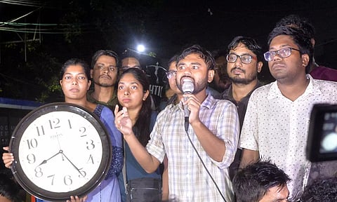 West Bengal junior doctors continue sit-in, wait for state govt to fulfil their demands
