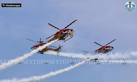Sarang helicopter display team performs a level cross during air show in Chennai (Photo: Manivasagan.N)
