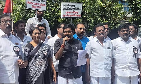 Former minister Gokula Indira leading the AIADMK's human chain in Tiruchy on Tuesday