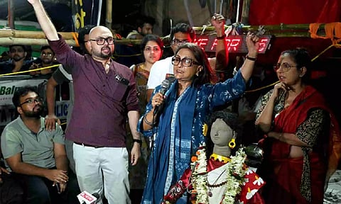 Veteran actor Aparna Sen addresses a gathering after meeting with junior doctors sitting on a hunger strike (PTI)