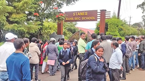 Students of a private school in Coonoor being sent home following bomb threat