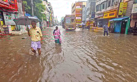 People making their way amidst flooded water in Chennai (Photo: Hemanathan.M)