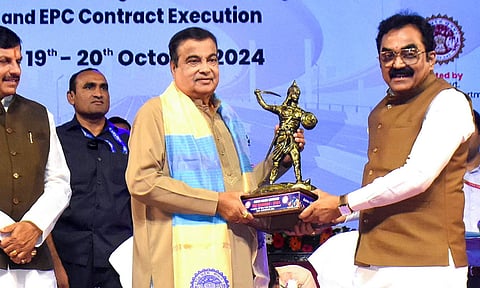 &nbsp;Union Minister Nitin Gadkari being felicitated by Madhya Pradesh Minister Rakesh Singh during the Indian Roads Congress (IRC) Seminar 2024, in Bhopal (PTI)