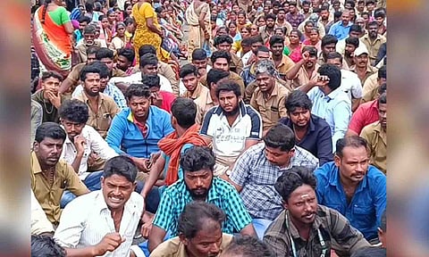 Contract cleanliness workers protest&nbsp; in Coimbatore (Thanthi tv)