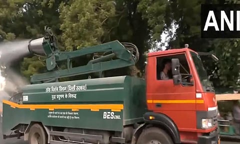 PWD vehicles sprinkls water in Delhi to reduce dust pollution