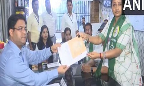 JMM's Kalpana Soren files nomination from Gandey Assembly constituency (Photo/ANI)