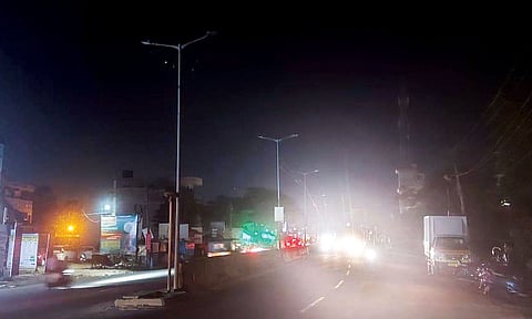 Streetlights on Chennai-Tiruvallur Road hardly serve the purpose
