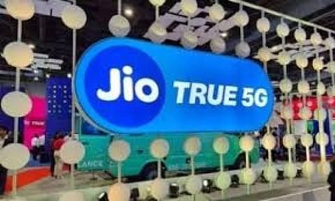 Jio leads in mobile data traffic for 3rd consecutive quarter, pips global rivals