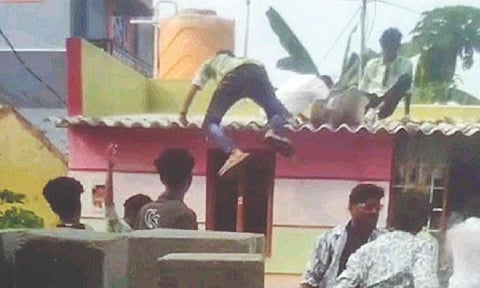 A gang of around 15 persons barged into the house of Sathish Kumar