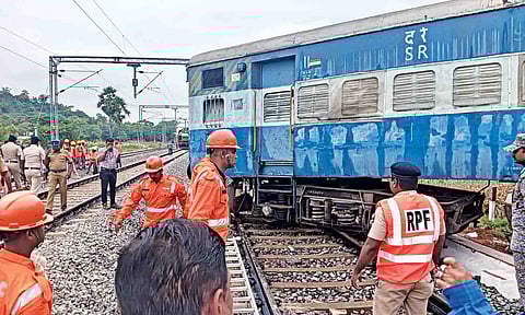 Mock train derailment drill conducted at Ettapur Road railway station&nbsp;