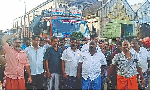 Many semi-wholesale traders and retailers protested at the Koyambedu wholesale market on Saturday