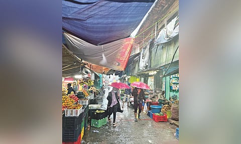 A deserted Tiruvallur market