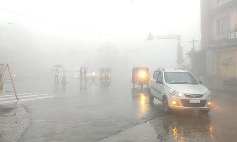 Vehicles traversing in poor visibility due to thick mist in Ooty&nbsp;
