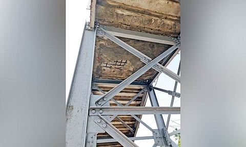 Fallen concrete plaster visible underneath the foot over bridge at Putlur railway station
