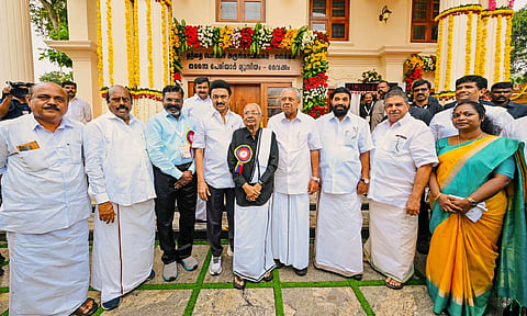 Kerala Chief Minister Pinarayi Vijayan with Tamil Nadu Chief Minister MK Stalin during inauguration of Thanthai Periyar Memorial and Periyar Library, established in honour of Dravidar Kazhagam founder Periyar E V Ramasamy, at Vaikom in Kottayam. (Photo | Udhayanidhi Stalin/ X)