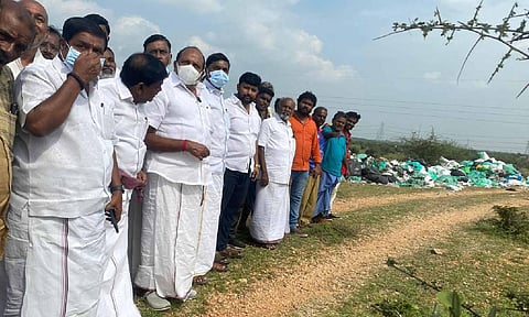 Biomedical waste dumped in Kallur and Pazhavur villages in Tirunelveli district along TN-Kerala border (X)&nbsp;