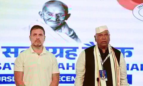 Congress President Mallikarjun Kharge with LoP in the Lok Sabha and party leader Rahul Gandhi during the party's Working Committee meeting in Belagavi, Karnataka (PTI)&nbsp;