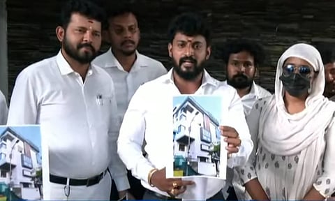 Complaint lodged by the girl and her brother (Thanthi TV)