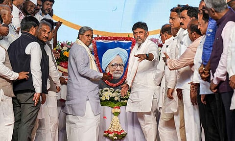 &nbsp;Karnataka Chief Minister Siddaramaiah and Deputy Chief Minister D.K. Shivakumar pay tribute to former prime minister Manmohan Singh (PTI)
