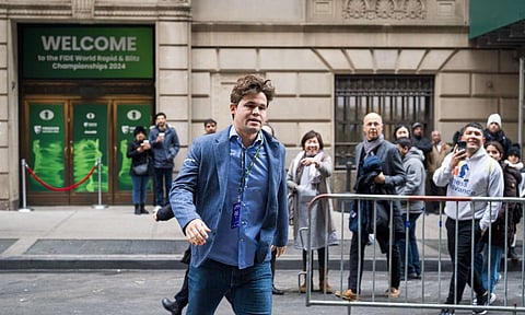 Magnus Carlsen exiting the World Rapid and Blitz hall in New York