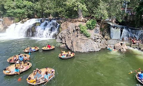 Tourist celebrates new year at Hill Stations