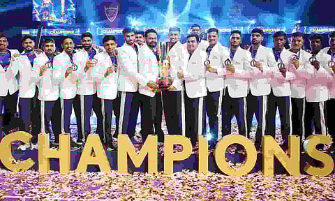 Haryana Steelers team pose with the trophy&nbsp;