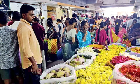 There was dearth of flowers in Tiruchy market&nbsp;