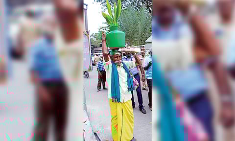 ‘Paanai’ Mani arriving to file nomination on Monday&nbsp;