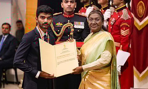 President Droupadi Murmu presents Major Dhyan Chand Khel Ratna Award to chess world champion D Gukesh during the National Sports and Adventure Awards 2024 at the Rashtrapati Bhavan, in New Delhi (PTI)&nbsp;