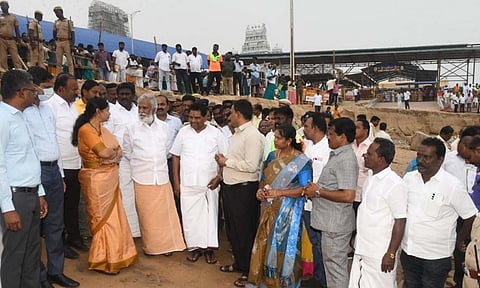 Thoothukudi MP Kanimozhi, HR&amp;CE Minister PK Sekarbabu inspecting sea erosion at Tiruchendur temple&nbsp;