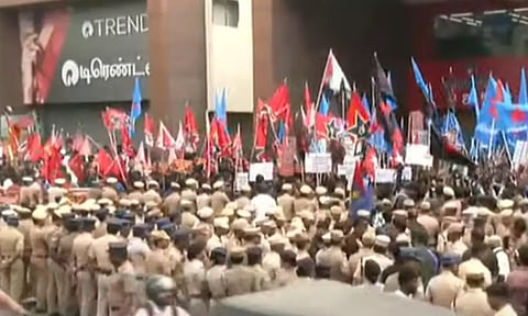 Protest over Seeman's remarks on Periyar (Maalaimalar)&nbsp;