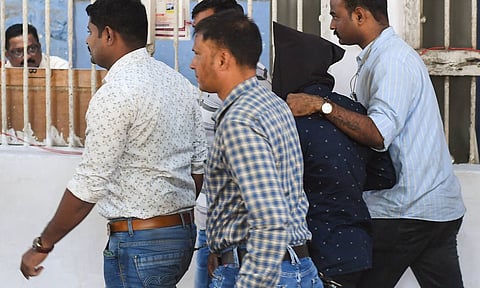 Shareeful Islam Shehzad Mohammad Rohilla Amin Fakir alias Vijay Das, arrested for allegedly stabbing Bollywood actor Saif Ali Khan at his home during a robbery attempt, being produced at a court, in Mumbai (PTI)&nbsp;