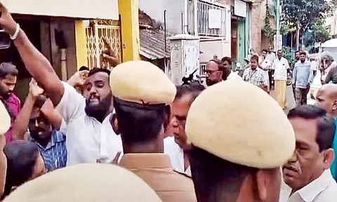 Congress, DMK workers protesting against Seeman visiting EVKS Elangovan’s house in Erode on Saturday