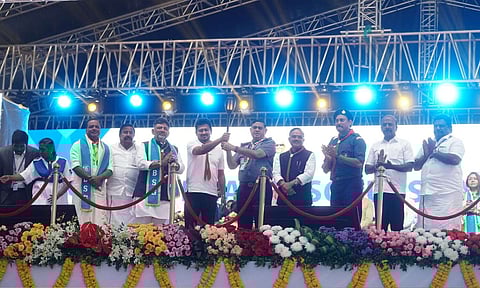 Deputy Chief Minister Udhayanidhi Stalin, Minister Anbil Mahesh Poyyamozhi, Karnataka Deputy Chief Minister DK Shivakumar, other state ministers and officials during inauguration ceremony