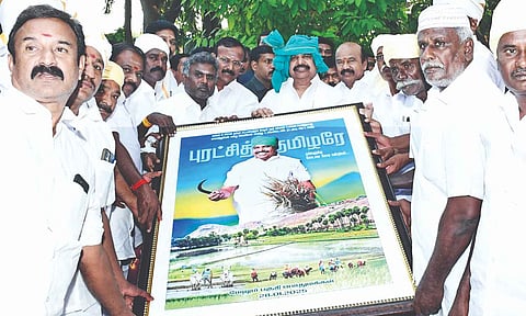 Farmers from Melur and neighbouring villages in Madurai district called on AIADMK general secretary Edappadi Palaniswami and thanked him for protesting against tungsten project