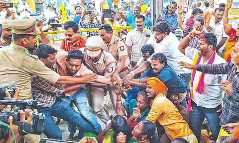 Police evict protesters from the Tiruparankundram temple vicinity in Madurai on Tuesday