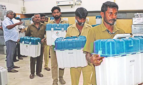 EVMs taken to polling stations in Erode&nbsp;