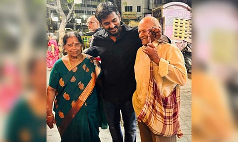 &nbsp;Director Ashwath Marimuthu with his parents (IANS)