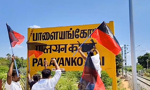 Tirunelveli: DMK workers protest against alleged Hindi imposition by blackening Hindi words on a board at a railway station