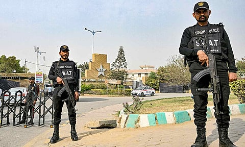 Pakistani commandos stand guard outside National stadium&nbsp;