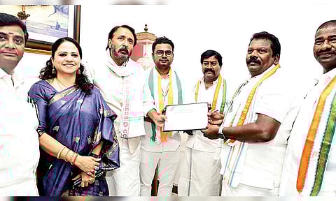 TNCC president Selvaperunthagai with party’s national-level leaders at a Farmers Wing event launch on Tuesday
