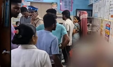 Visuals from the hospital (Thanthi TV)