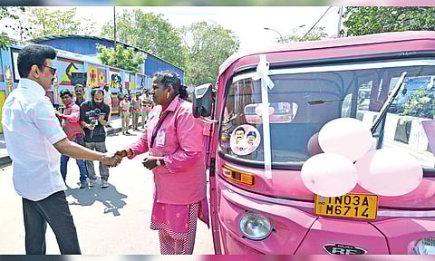 Chief Minister MK Stalin congratulating a pink auto driver after launching the scheme at Nehru Stadium&nbsp;