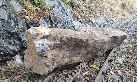 Image of boulders fell on the railway track&nbsp;&nbsp;