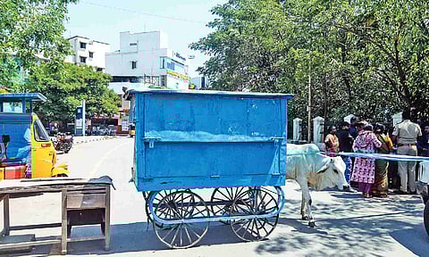 Vendors near Thiru Vi Ka Park block road as GCC damages their pushcarts