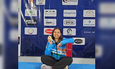 Sift Kaur Samra poses with her gold medal&nbsp;