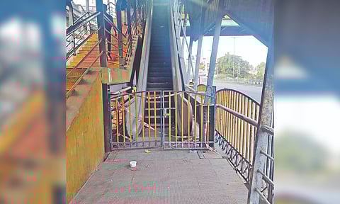 Non-functional escalator near Chromepet GH on GST Road