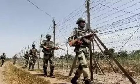 Pakistan violates ceasefire along LoC in Kashmir (PTI)