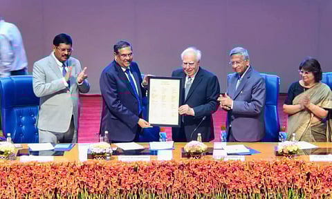 Outgoing Chief Justice of India (CJI) Sanjiv Khanna with CJI-designate Justice Bhushan Ramkrishna Gavai, Supreme Court Bar Association President Kapil Sibal and others during a farewell function organised in his honour by Supreme Court Bar Association (SCBA),&nbsp;in&nbsp;New&nbsp;Delhi (PTI)&nbsp;